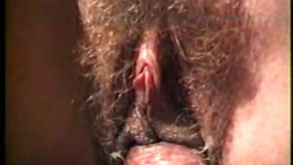Anal seven bir sarışın, becerdin türbanlı köylü porno sırasında seksi klitorisine masaj yapıyor