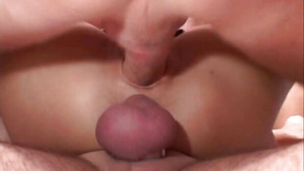 Esmer kız anal köylü sex porno seks sırasında klitorisini ovuşturuyor