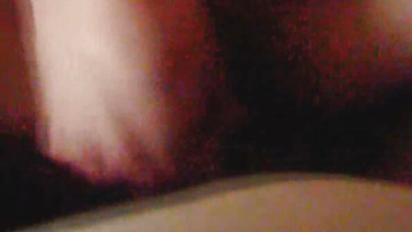 Seksi bir amatör masaj masasında oral seks koylu kiziporno yapıyor