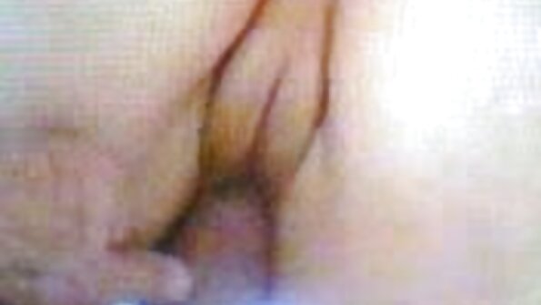 Siyah saçlı seksi bir kadın sevişebilmek için vücudunu açıyor köylü mature porno