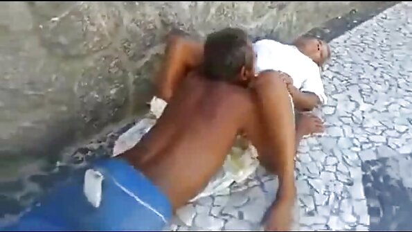 Videoda köylüporno iki seksi kız iki istekli erkekle eğleniyor